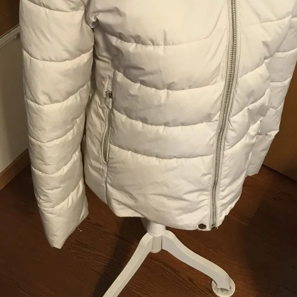 Forever 21 off White Puffer Jacket with Faux Fur Collar - Picture 3 of 5